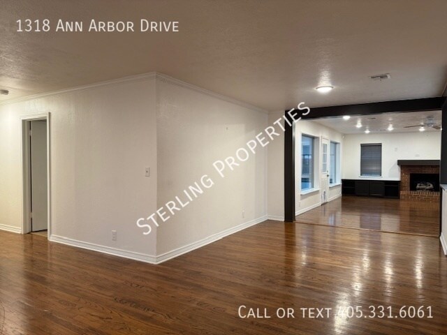 Building Photo - 1318 Ann Arbor Dr