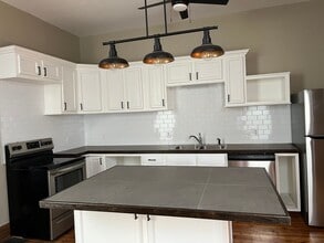 Building Photo - 1830 Pearl St