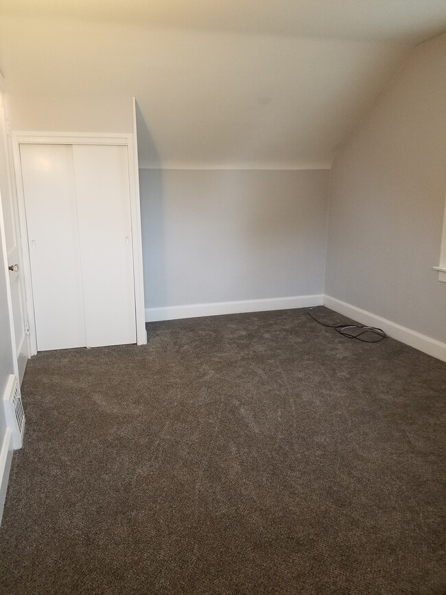 Building Photo - 22 Reba Ave