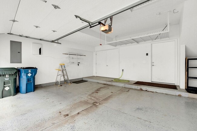 Building Photo - Beautiful Furnished 1 bedroom unit in Fair...