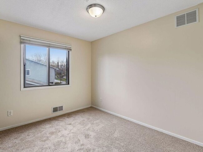Building Photo - 9357 Ranchview Ln N