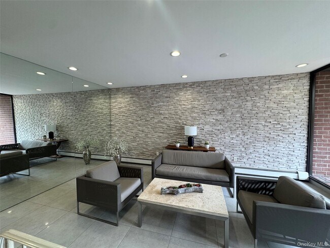 Building Photo - 395 Westchester Ave