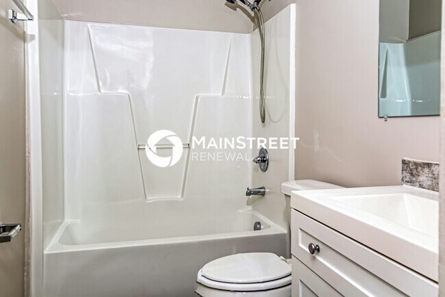 Building Photo - 3 Bedroom Pet-Friendly Home in GASTONIA, NC with Main Street Renewal