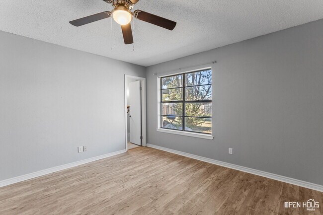 Building Photo - 216 Dirks Dr