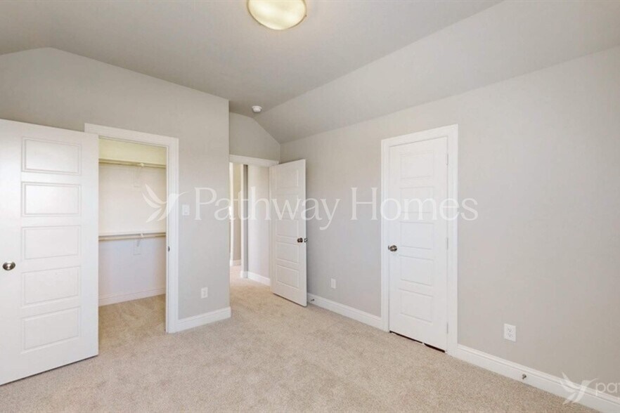 Building Photo - 112 Trail Dr