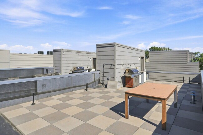 Building Photo - $4,015.95 with $300 Off The First Month's Rent, 3 Beds - 3.5 Baths, Single-Family Home in Denver ...