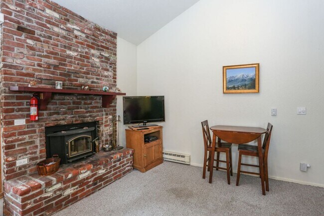 Building Photo - 800 Columbine Rd