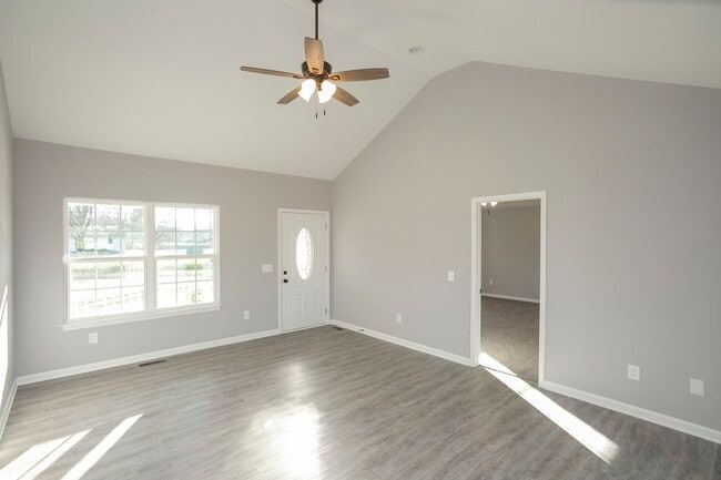 Building Photo - 123 Vanatta Rd