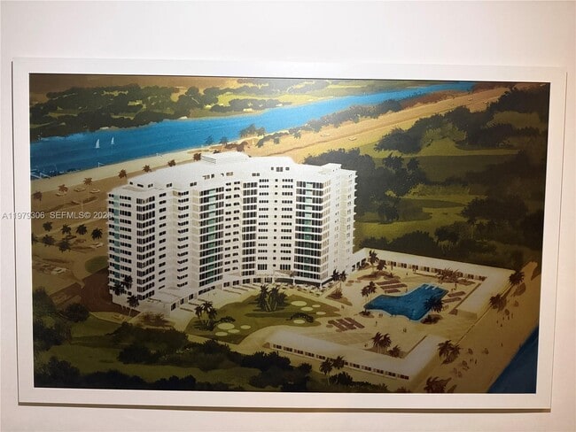 Building Photo - 5255 Collins Ave