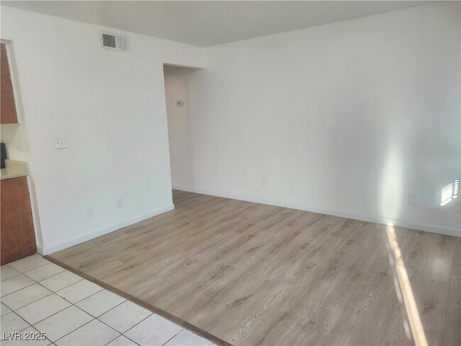 Primary Photo - 4706 Cessna Ave