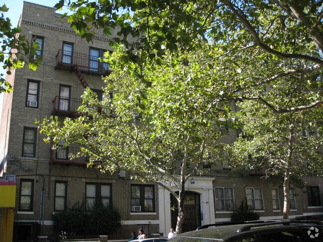 Building Photo - Monos Arms