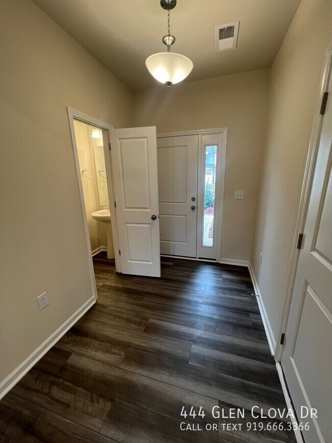 Building Photo - 444 Glen Clova Dr