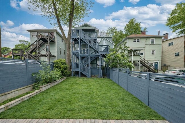 Building Photo - 693 Myrtle St NE