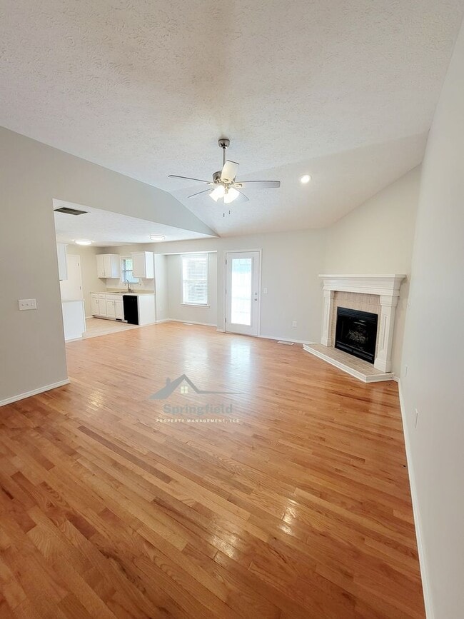 Building Photo - Location-Location; South West Springfield ...