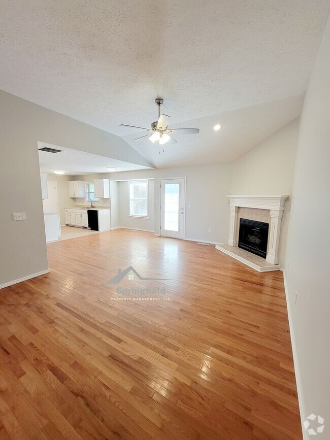 Building Photo - Location-Location; South West Springfield ...