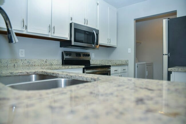 Building Photo - 4889 Old Bainbridge Rd