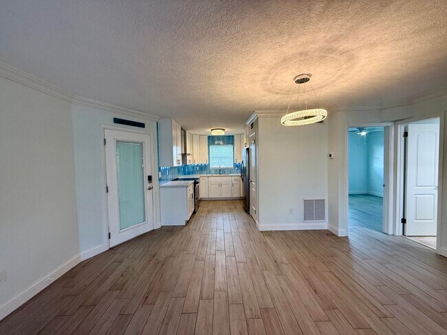 Building Photo - 121 Wettaw Ln