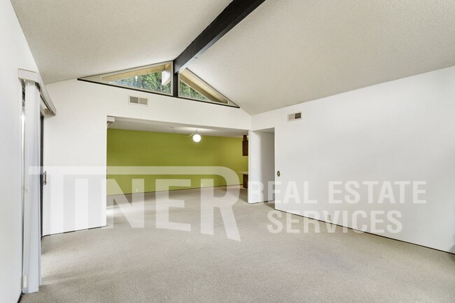 Building Photo - 4730 Clothier Way