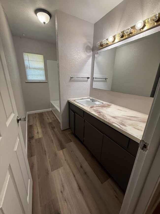 Building Photo - $2000 MOVE-IN SPECIAL