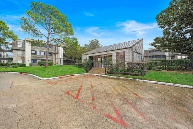 Building Photo - 3025 Walnut Bend Ln