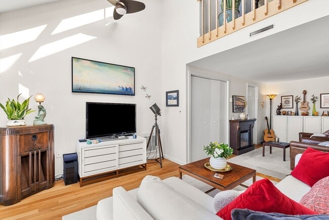 Building Photo - 126 Merrimac St