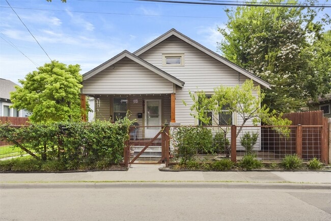 Primary Photo - 3912 Bering St