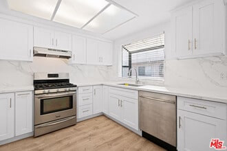 Building Photo - 7904 Topanga Canyon Blvd