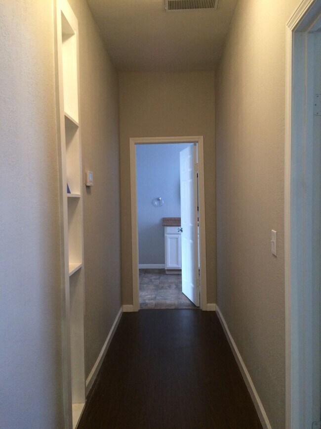 Building Photo - 328 N Philadelphia Ave