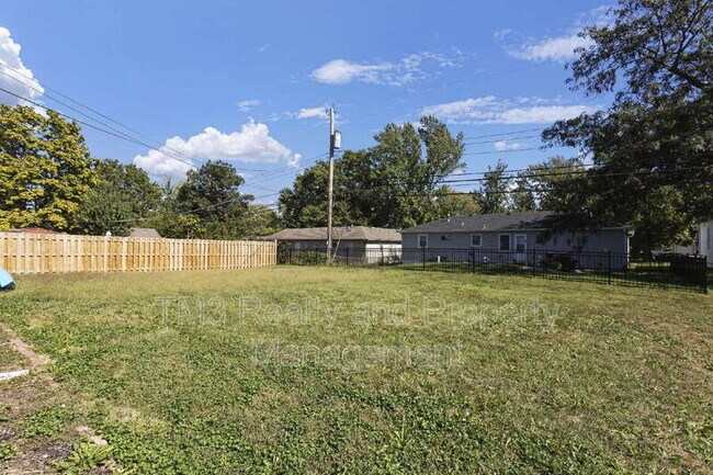 Building Photo - 8423 Kessler St