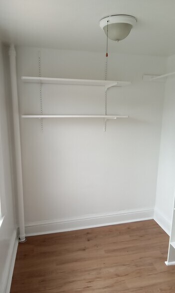 Building Photo - 39 E 4th St