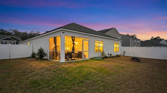 Building Photo - Well-Maintained 4 Bedroom Corner Lot Home in The Palms with Resort-Style Community Amenities