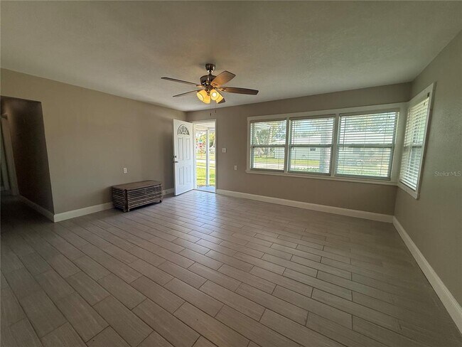 Building Photo - 3200 DE BAZAN Ave
