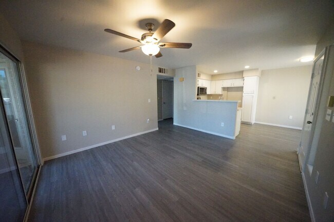 Building Photo - 5710 E Tropicana Ave
