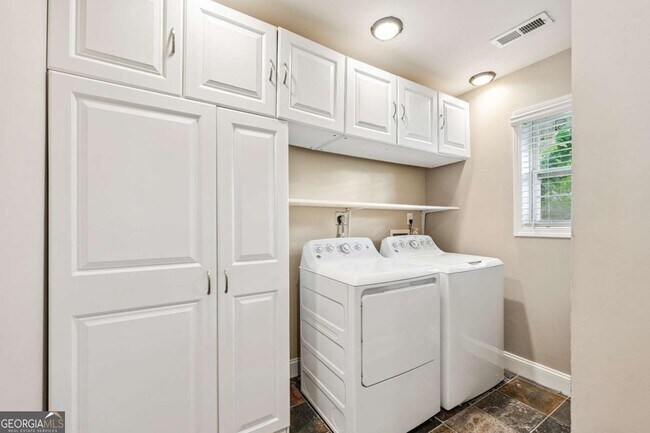 Building Photo - 1578 Lincoln Ave SE