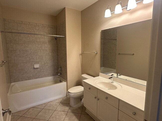 Building Photo - Downtown Raleigh 2 Bed 2 Bath Condo w/ cov...