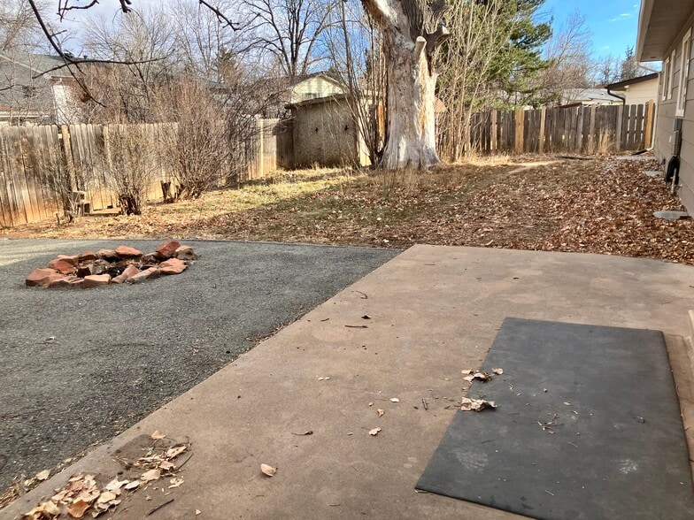 Yard - 1312 Skyline Dr