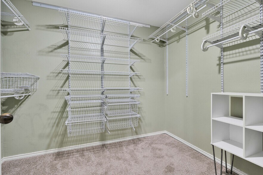 Building Photo - 7930 Roanoke Run