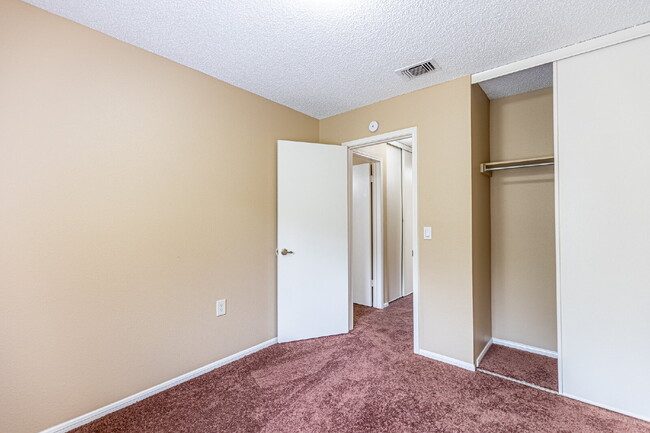 Building Photo - 14719 Highland Peak