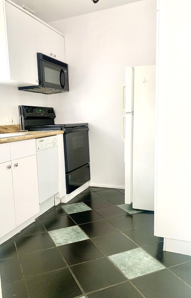 Building Photo - 960 Larrabee St