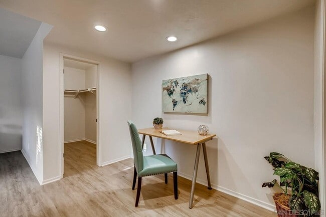 Building Photo - Upgraded 2bd/1ba Condo with Washer/Dryer in unit!