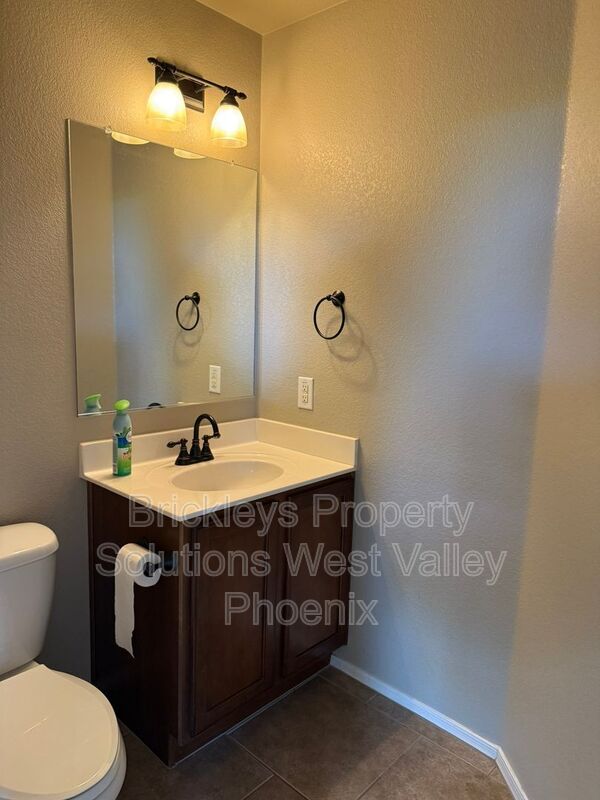 Building Photo - 2725 E Mine Creek Rd