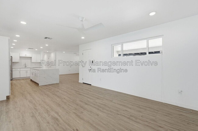 Building Photo - 7314 E Diamond St