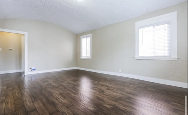 Building Photo - 2626 S Dunsmuir Ave