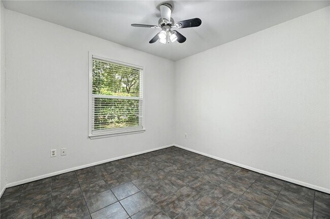 Building Photo - 5616 Oak Blvd