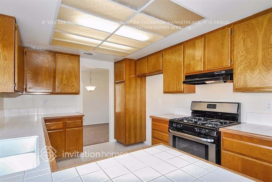 Building Photo - 15940 Miller Ave