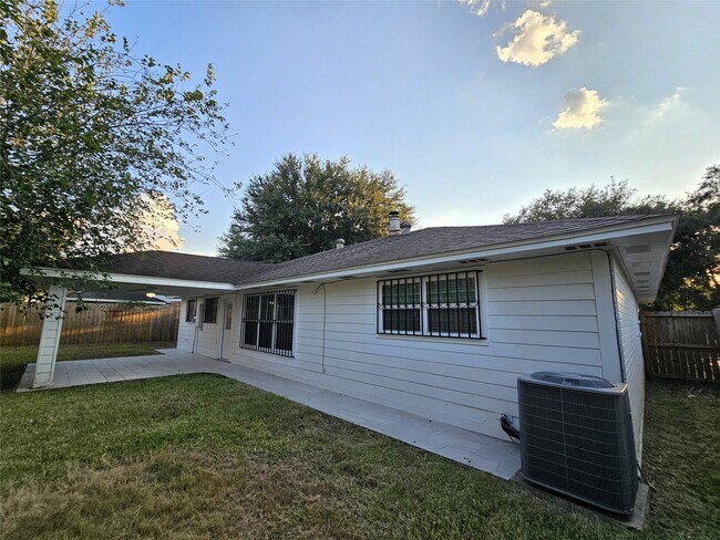 Building Photo - 1310 Goswell Ln
