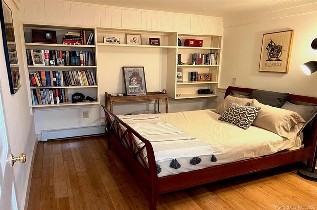 Building Photo - 11 Rolling Hills Dr