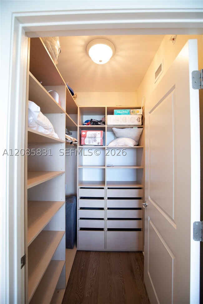 Building Photo - 6000 Island 2602 Is