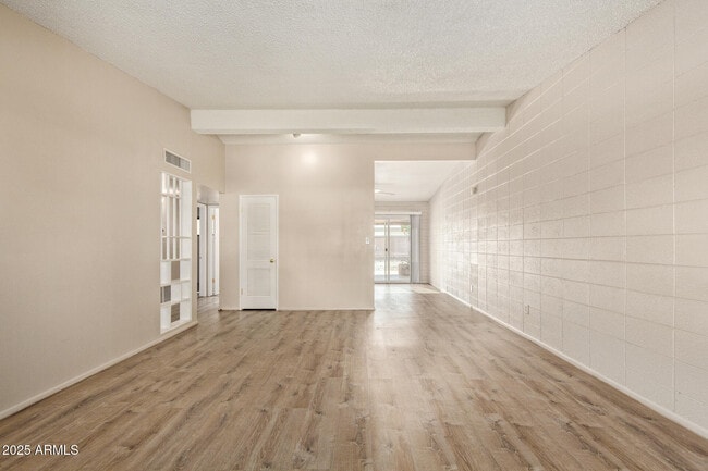 Building Photo - 7045 E Wilshire Dr