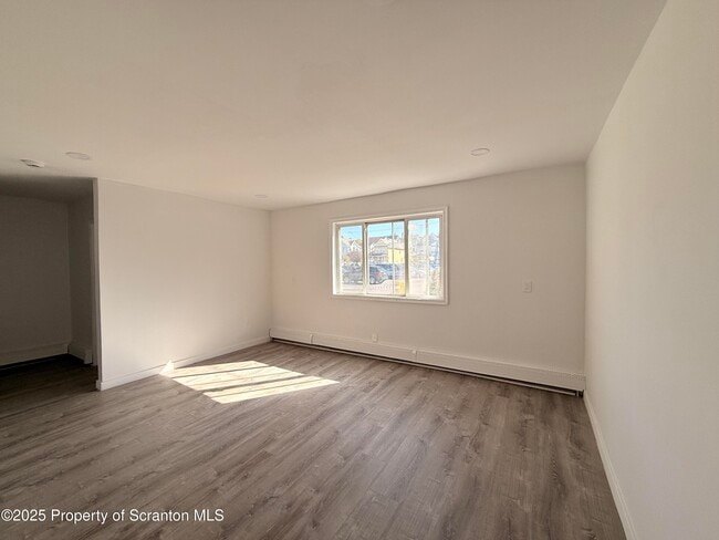 Building Photo - 330R Cherry St